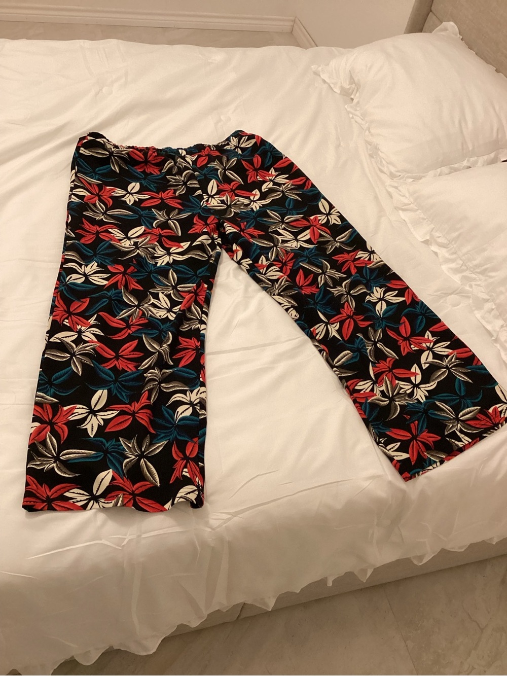 Woman’s Wide-Leg Floral Shorts in Black, Red & Blue